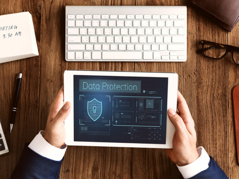 Com protegir la informació personal dels teus clients i quines normatives cal complir per fer-ho